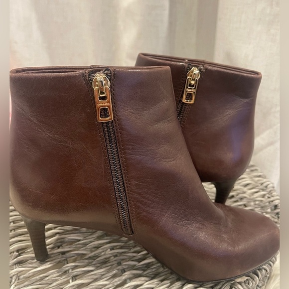 Coach Hickory Brown Leather Size 6B boots - Picture 10 of 10